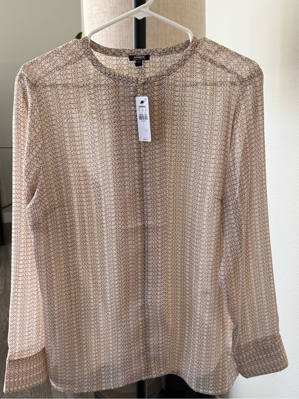 Express Women's Beige Geometric Button-Front Blouse